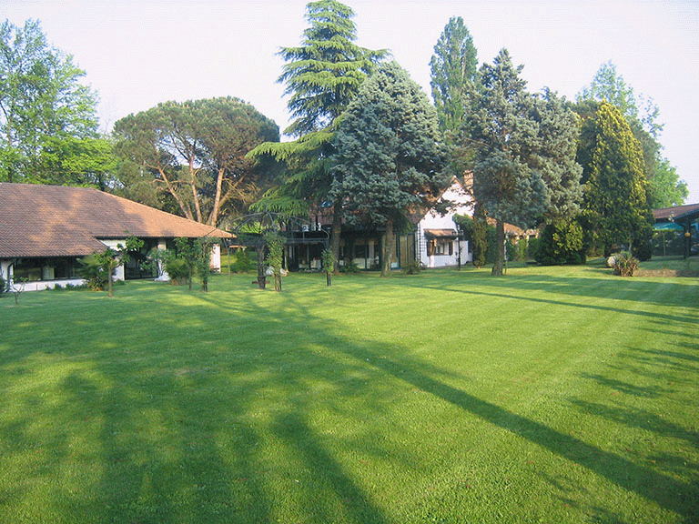Manutenzione professionale giardini | Fugazza Giardinaggio
