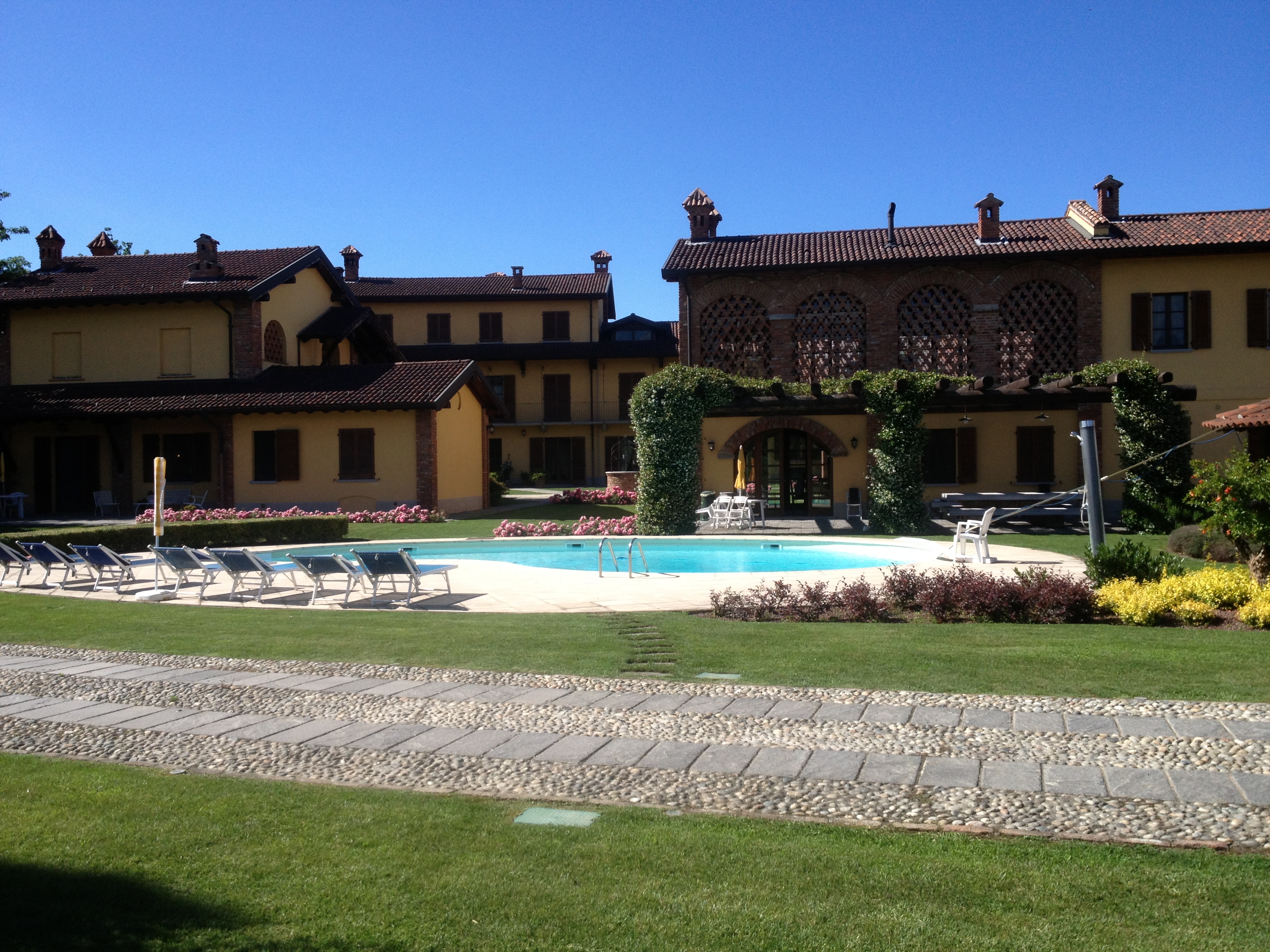 Giardino curato da Fugazza Giardinaggio a Magenta